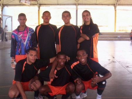 Em pe: Maranhao, Fabinho, Tipe e Felipe. Agachados: Edinho, Eto e Thiago.